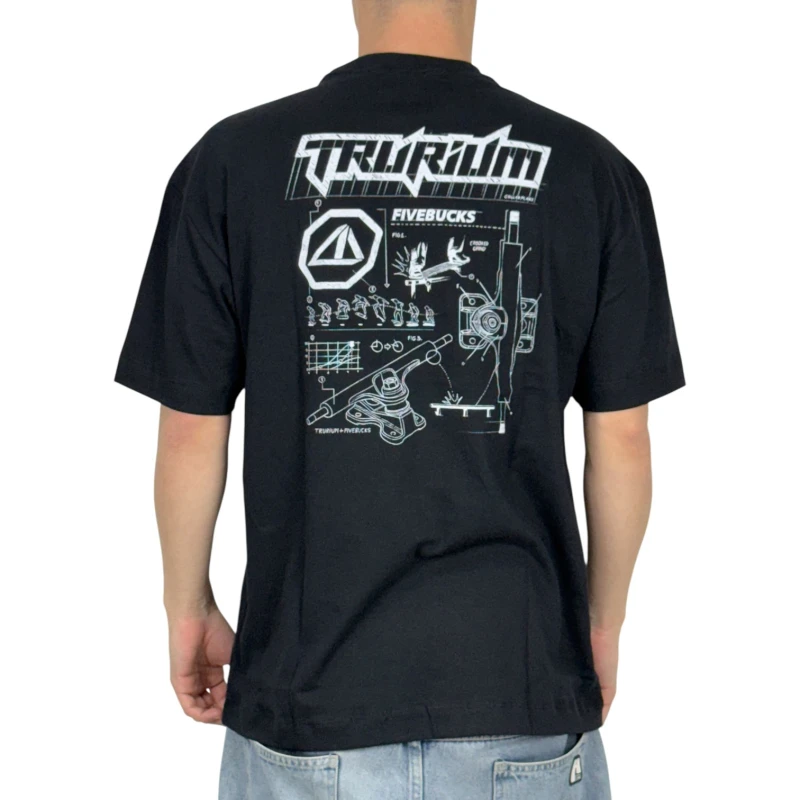 CAMISETA TRURIUM X FIVEBUCKS OVERSIZED PLANS PRETO