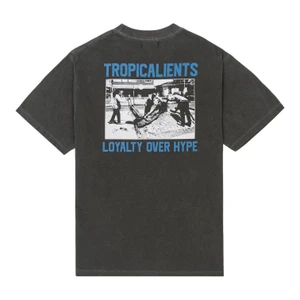 Camiseta Tropicalients Hood Preto Lavado 1