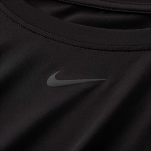 Camiseta Nike Feminina One Classic Drifit Fn2798-010 2