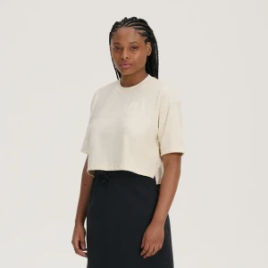 Camiseta New Balance Feminina Cropped Logo Bege 2