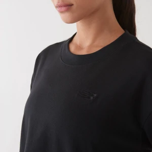 Camiseta New Balance Feminina Cropped Logo Preto 3