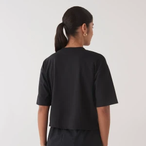 Camiseta New Balance Feminina Cropped Logo Preto 2