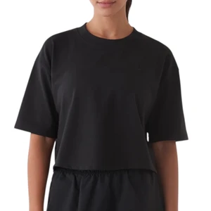 Camiseta New Balance Feminina Cropped Logo Preto 1