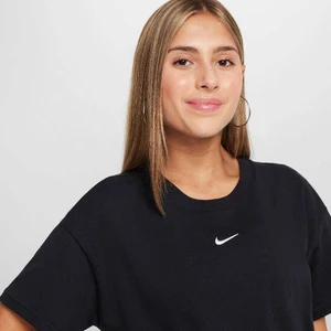 Camiseta Nike Infantil Feminina Boxy Fz5559-010 2