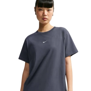 Camiseta Nike Feminina Nsw Classic Ih7601-013 1